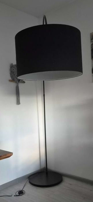 Stolik kawowy z lampą