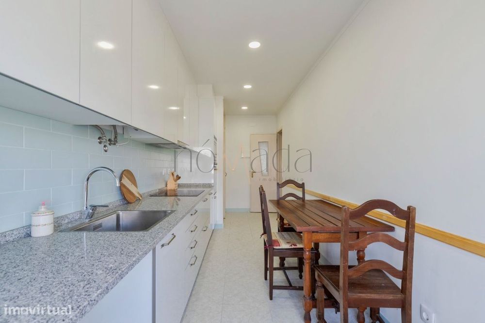 T3 luminoso com varanda e marquise | Excelente localização