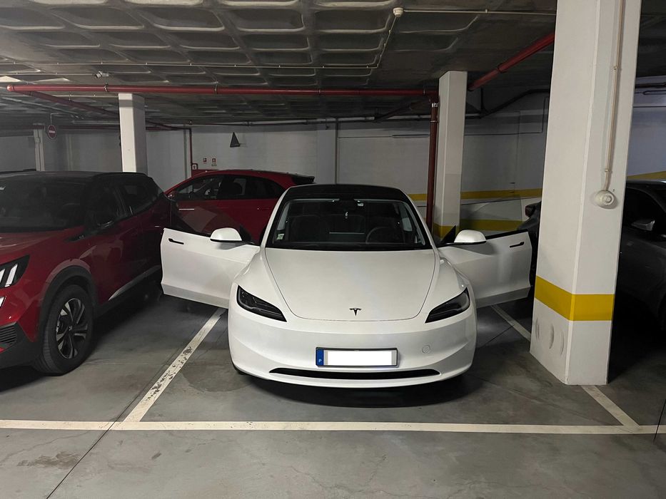 Parqueamento de 17 m2 | Restelo