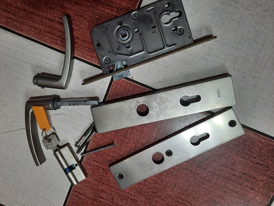 Klamka zamek wkładka