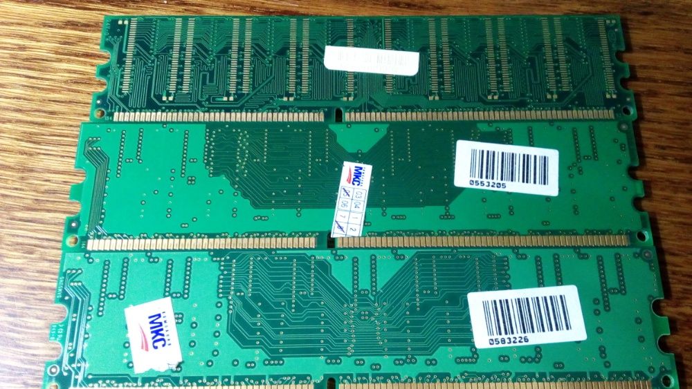 Оперативна пам'ять для ПК DDR-400 256 мб 3 шт.