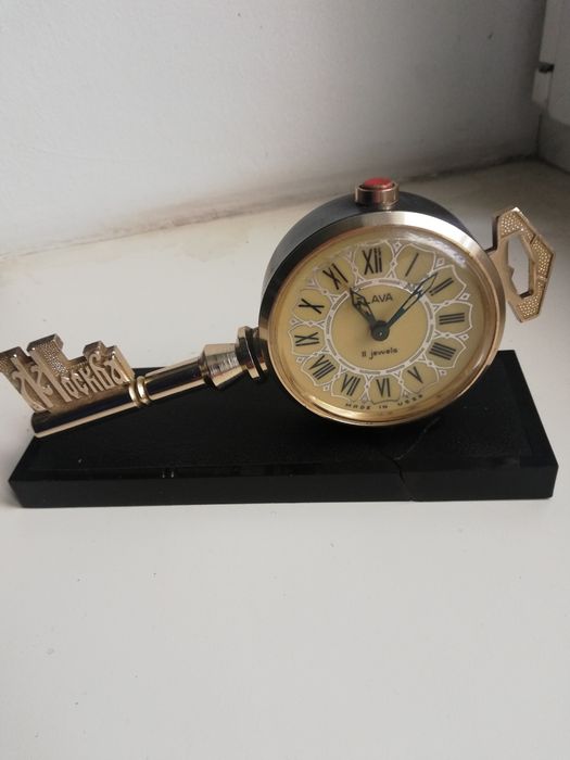 Часы слава, не на ходу.