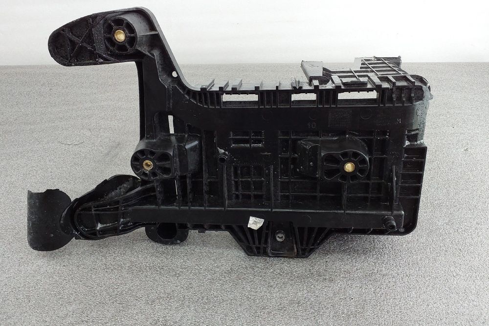 Base / caixa da bateria VOLKSWAGEN Golf VI (5K1)