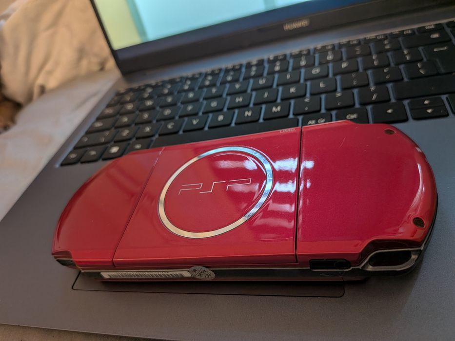 PSP 3000 Japan Edition Radiant Red