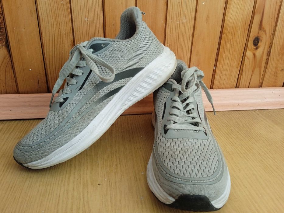 Кроссовки светло-серые р.41 (26.5 см.)