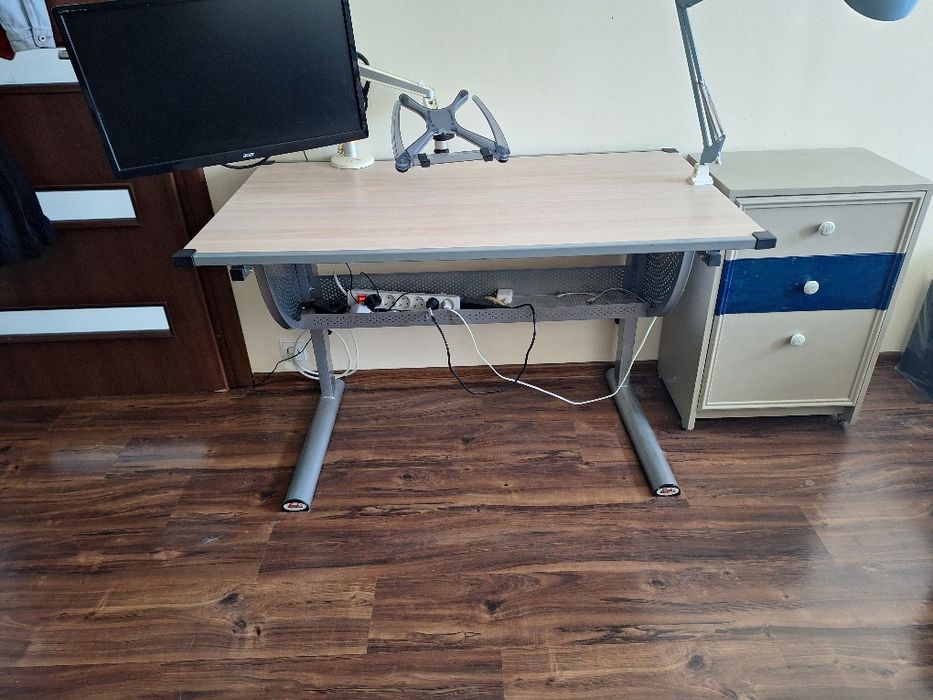 Biurko z regulacją wysokości