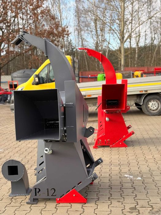 Półąutomatyczny rębak do drzewa gałęzi