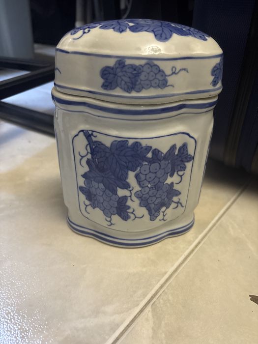 Caixas decorarivas em esmalte azul e porcelana