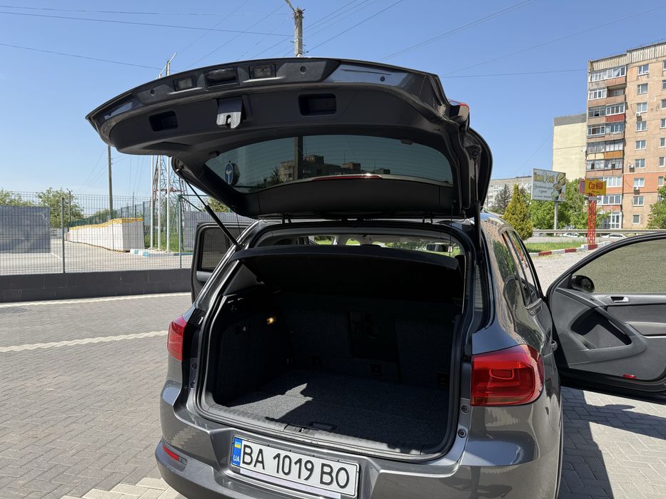 VW Tiguan рестовий (не фарбований)