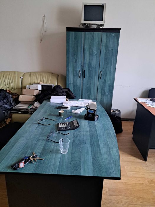 Продаються  Офісні  столи.