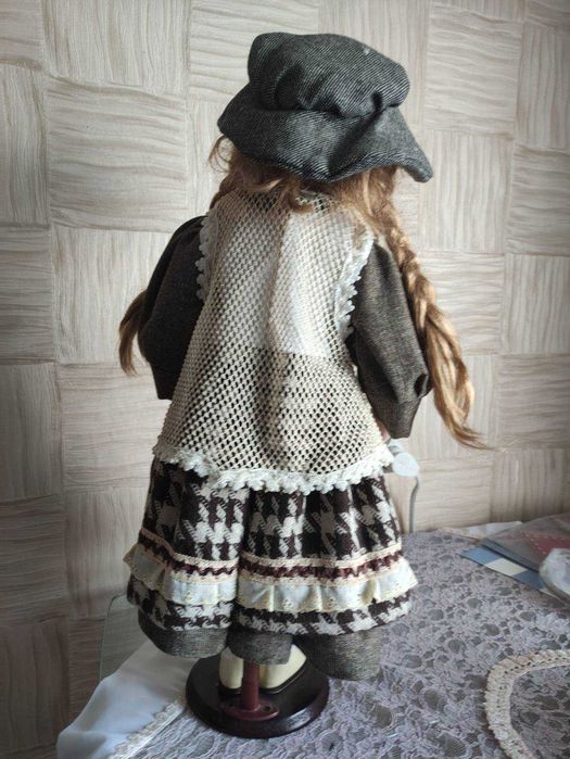 кукла фарфоровая