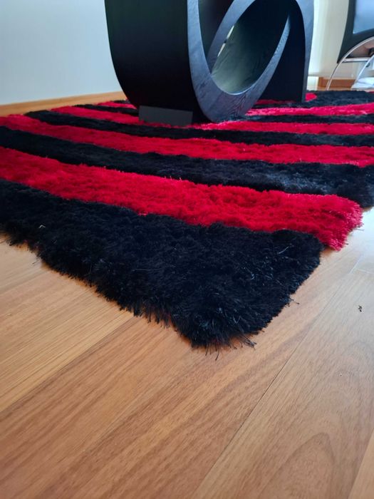 Conjunto 3 carpetes de pelo alto em segunda mão mas em ótimo estado
