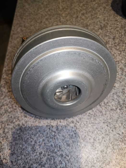 Мотор пылесоса на 2 квт. (нужна замена подшипника)