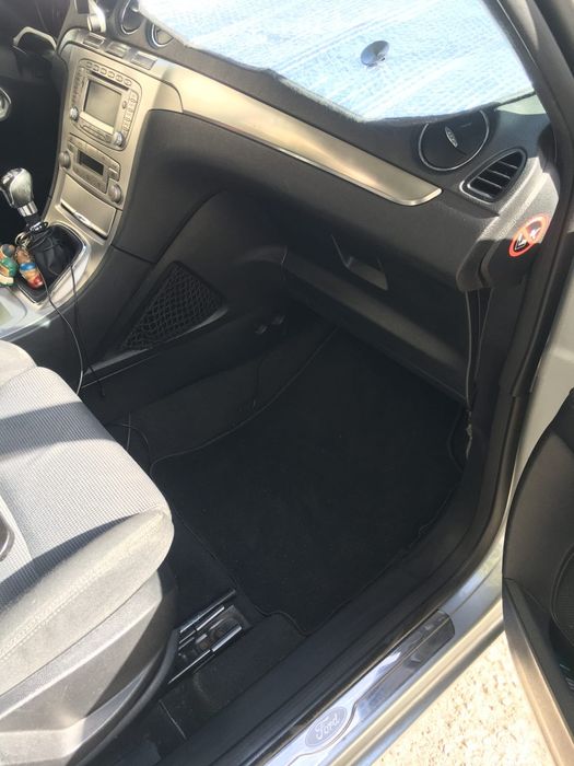 Ford Galaxy avariada