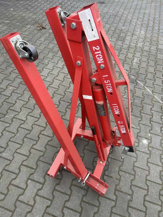 Podnośnik do silników z Danii