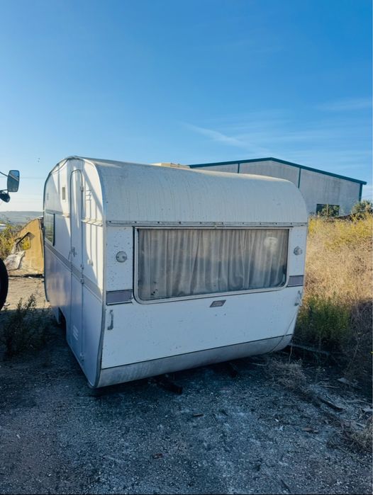 Roulote com cama de casal