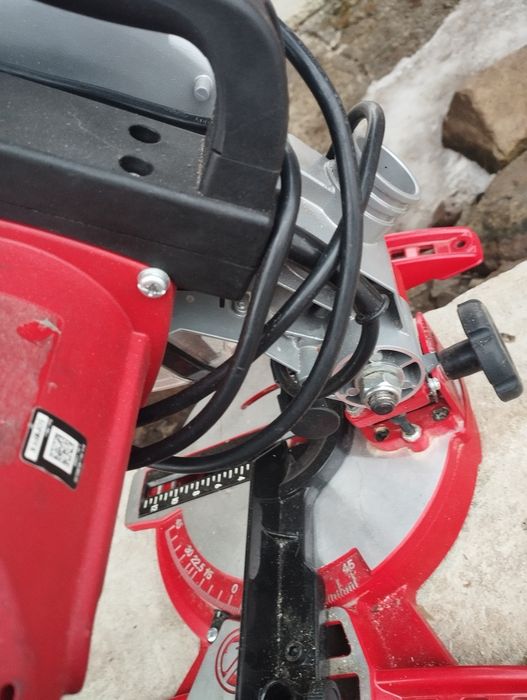 Торцювальна пила  з Einhell TC-SM 2112 l