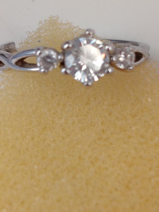 Sprzedam srebrny pierścionek 925