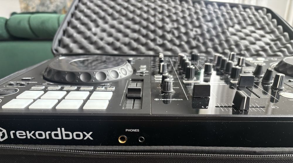 Konsola DDJ 800 + Case