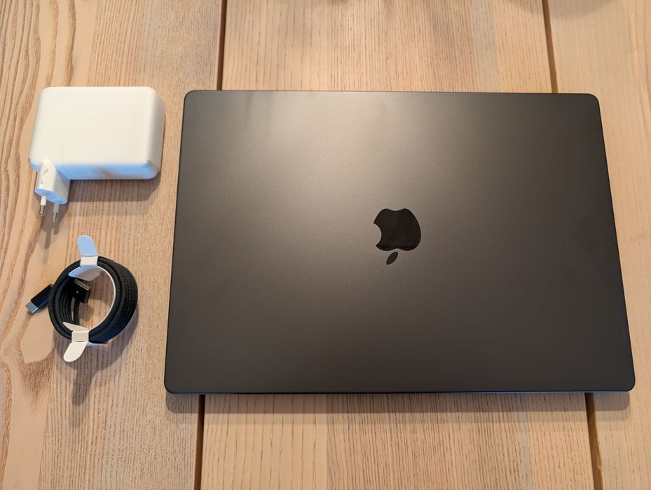 MacBook Pro 16" M4 Max - 36GB RAM / 1TB SSD (COMO NOVO)