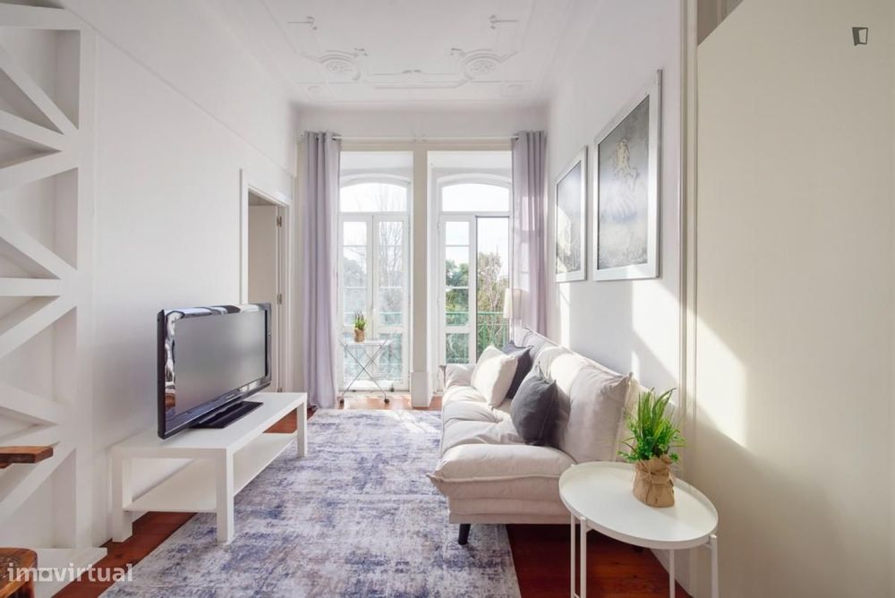 Quarto - localizado em São Sebastião Lisbon