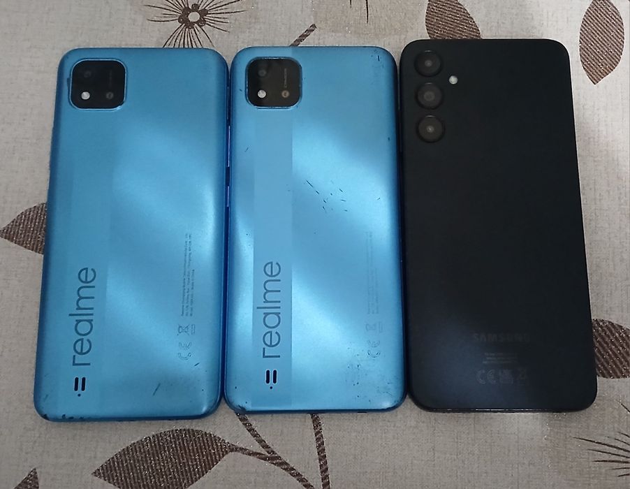 Смартфони Samsung A13 4/128 та Realme C11 2/32