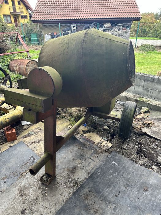 Sprzedam stara betoniarkę. Stan nieznany