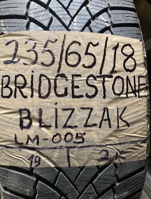 235 65 18 bridgstone blizzak зима 2 штуки протектор 75%