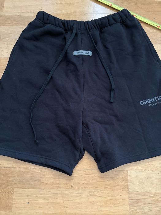 Spodenki essentials