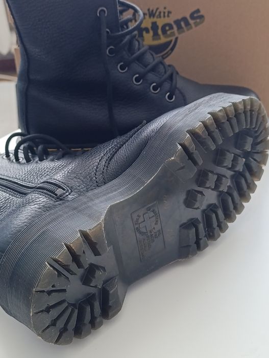 зимові чоботи Dr. Martens