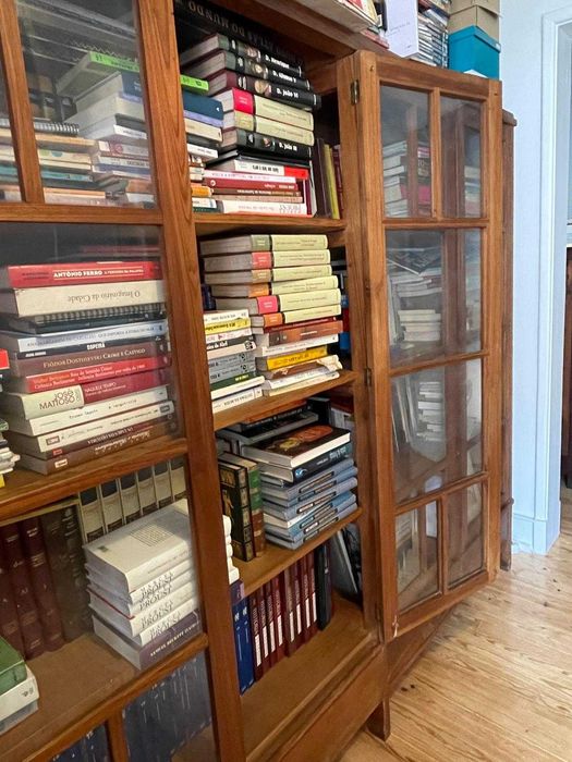 Móvel livreira loureiro vitrine expurgada madeira maciça