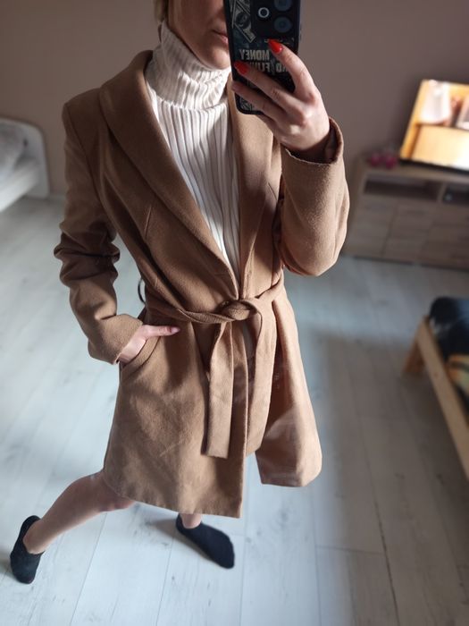 Wiązany beżowy płaszcz damski M L elegancki jesienny
