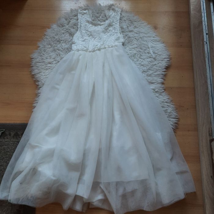 Biala boho tiulowa sukienka dla dziewczynki rozmiar  130 cm.
