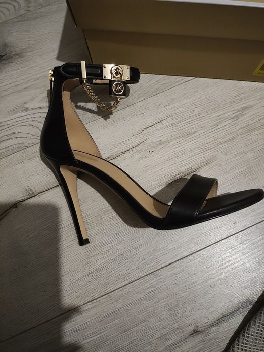Sandały na obcasie Michael Kors 37
