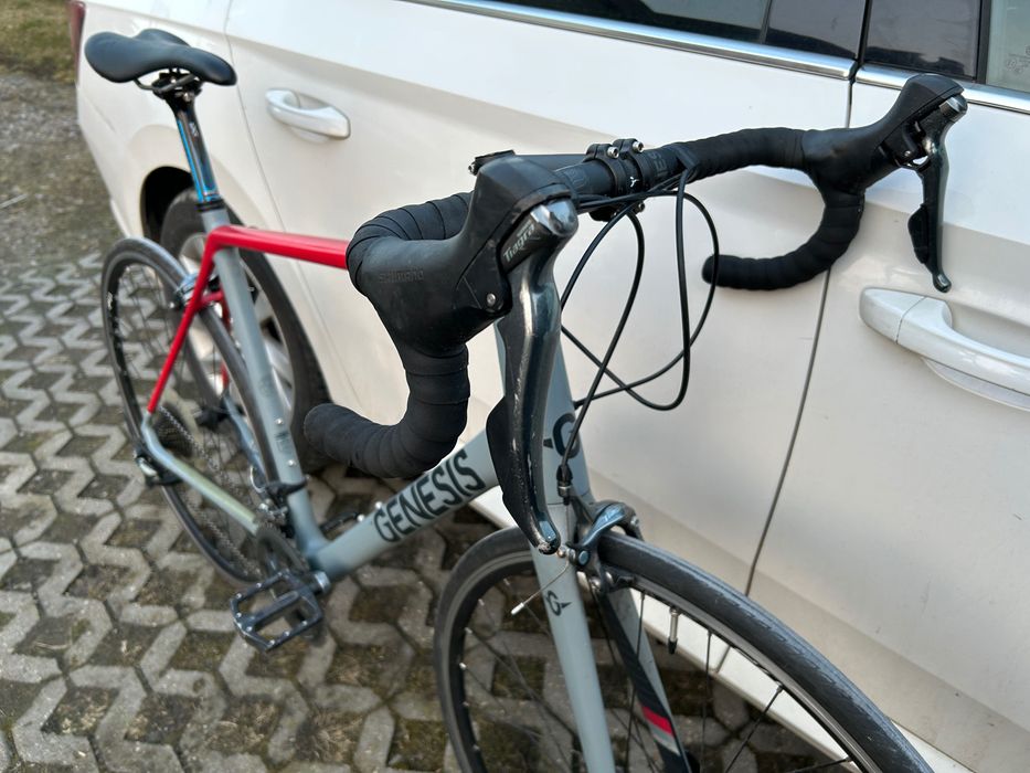 Rower szosowy kolarzówka gravel Genesis Carbon tiagra