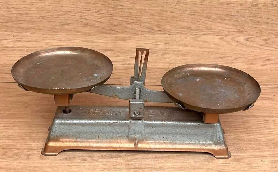 Balança de mesa antiga