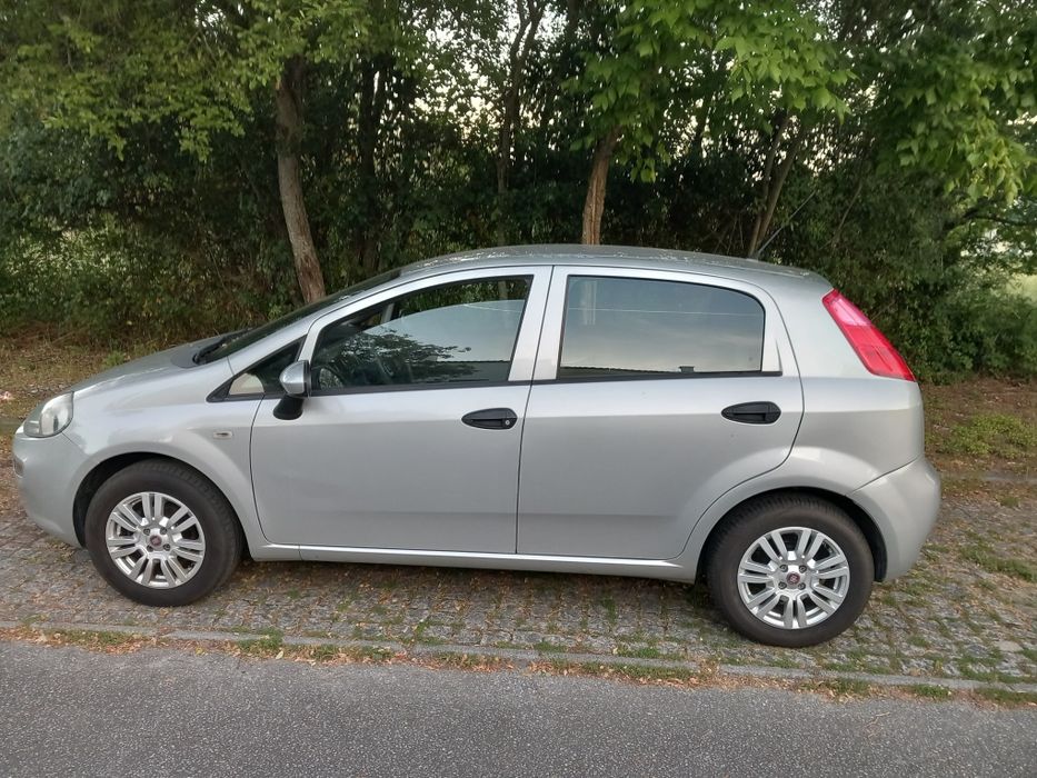 Fiat Punto 1.3 a Gasolina de 5 Lugares - 2017