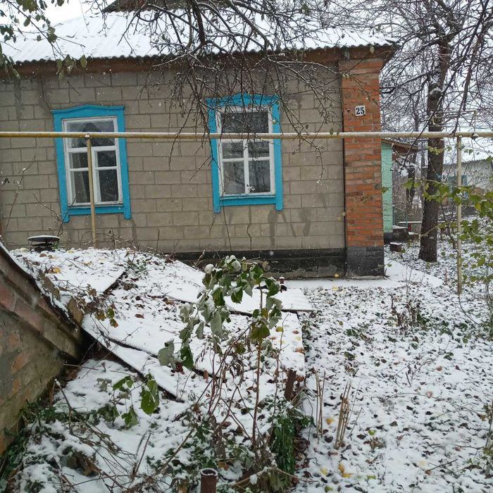 Продам 15 соток з будинком м. Ромны