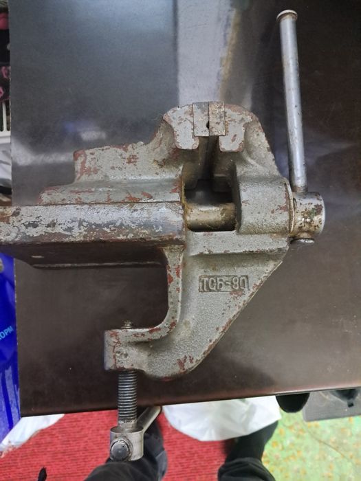 Продам тиски тсб80