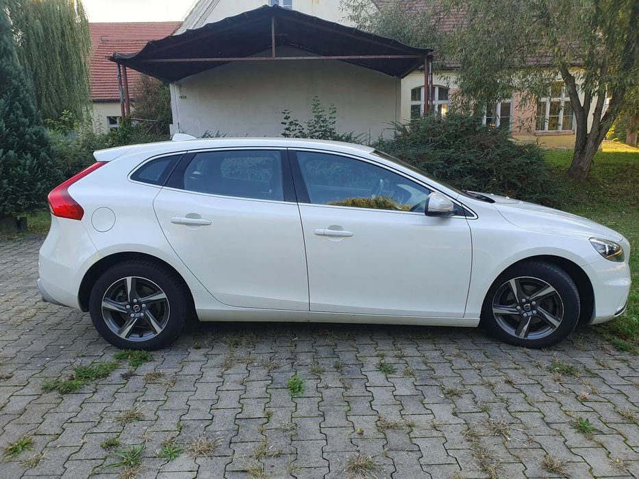Volvo V40 D2 R-Design 2015 Skóra Alkantara Navi Klima Biała Perła