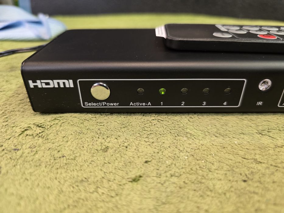 Rozdzielacz sygnału HDMI 4-2 + pilot nowy.