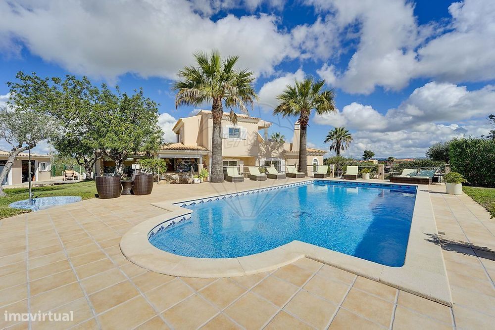 Moradia T4 para venda