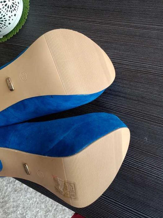 Czółenka damskie na koturnie platformie niebieskie r. 38