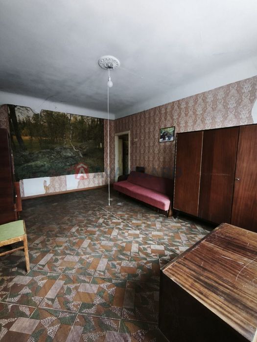 Продам 2 кімнатну квартиру у Центрі. Під ремонт