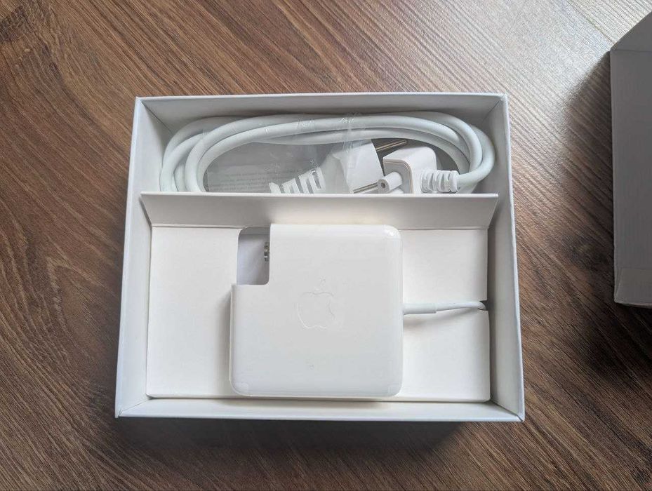 Apple 85W MagSafe power adapter