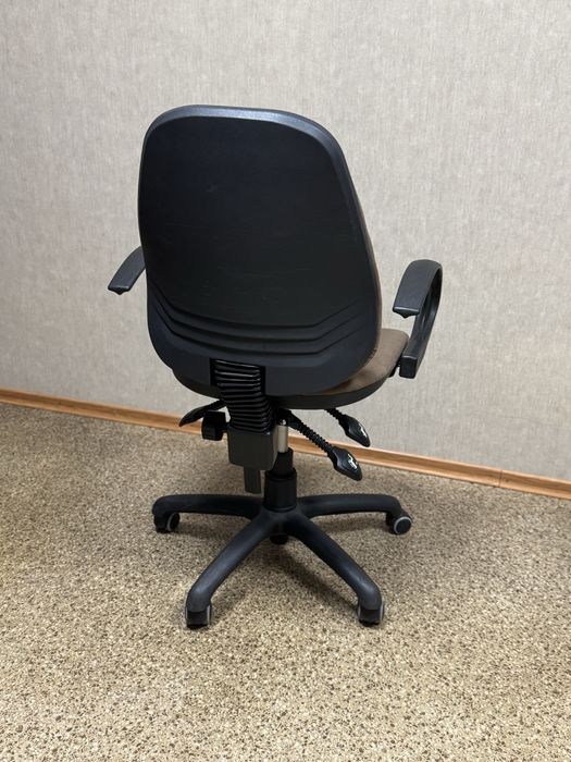 Кресло офисное регулируемое