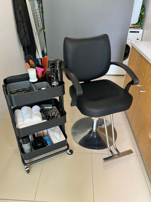 Equipamento de Cabeleireiro, Cadeira, carrinho auxiliar e espelho