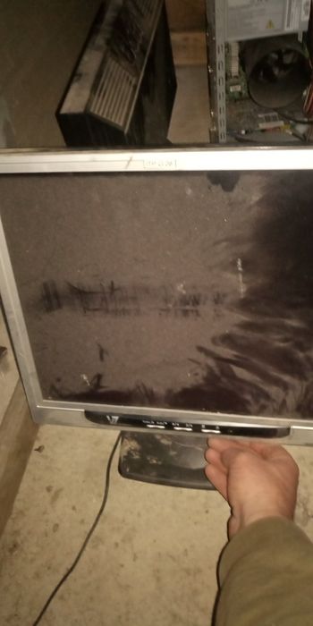 Монітор старенький але робочий