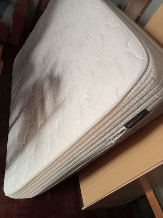 Cama em madeira 1,40× 1,90