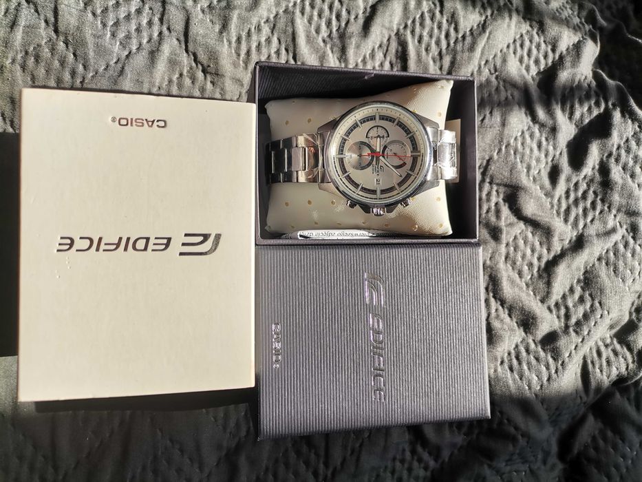Casio Edifice Classic EFV-520D-7AVUEF na bransolecie NOWY